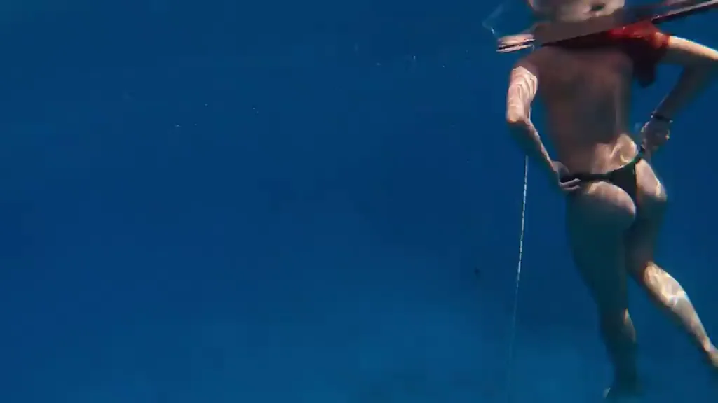 Underwater Teen Slut Teases Pussy & Boobs 💦👅