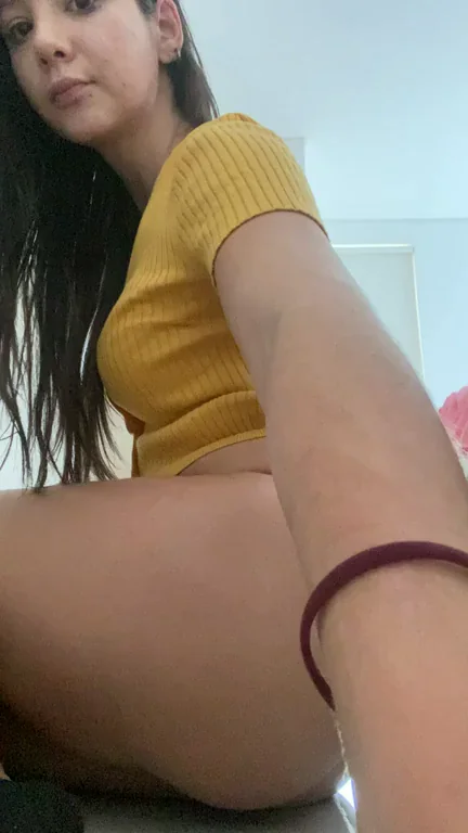 Latina's Juicy Big Ass to Make Your Day 🍑🔥