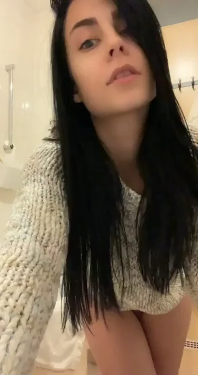 🔥 18yo Greek Slut's Ass Challenge: 5 Likes = Anal Fuck Fest! 🍑💦