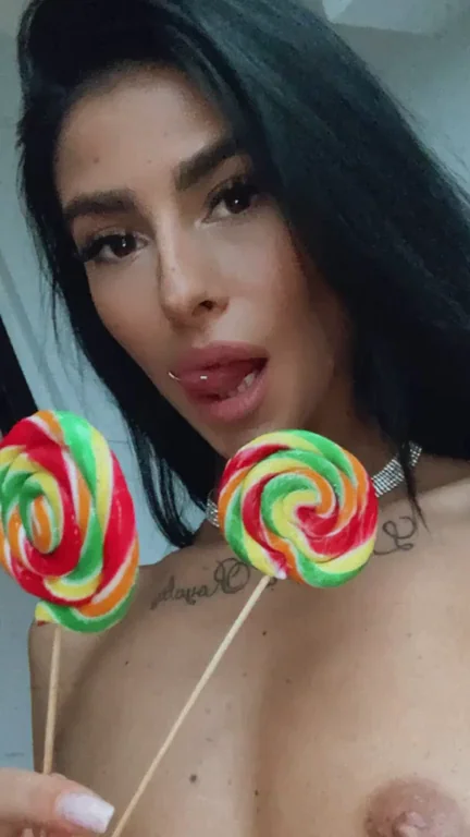 Who Wants to Fuck This Slut Raw? 🍭💦
