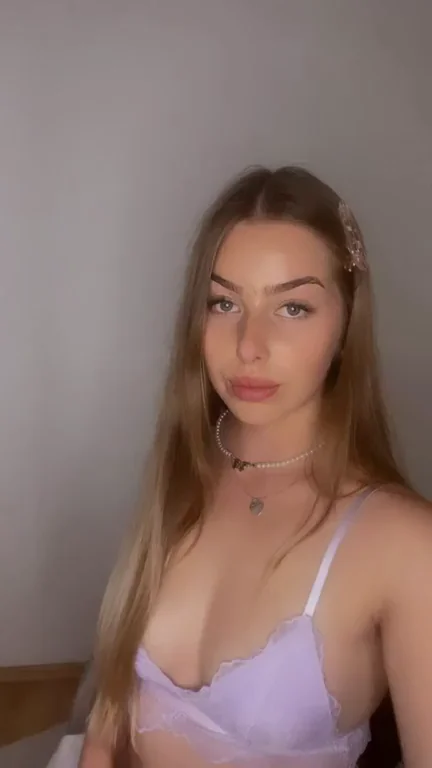 Amateur Slut Teases Tits in Tight Purple Bra ??