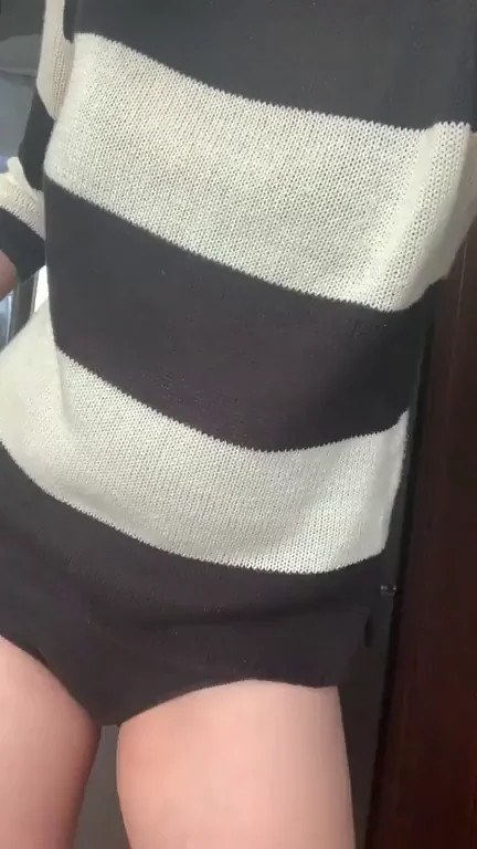 I hope that you like a spontaneous flash of my geeky pussy