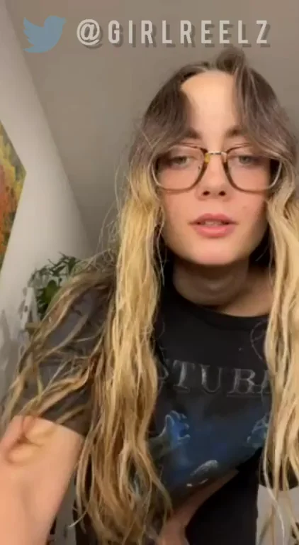 Teen Slut Spreads Her Juicy Pussy and Fat Ass for Your Tongue