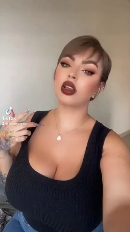 Amaretto's Epic Titty Drop Tease 💦🍸