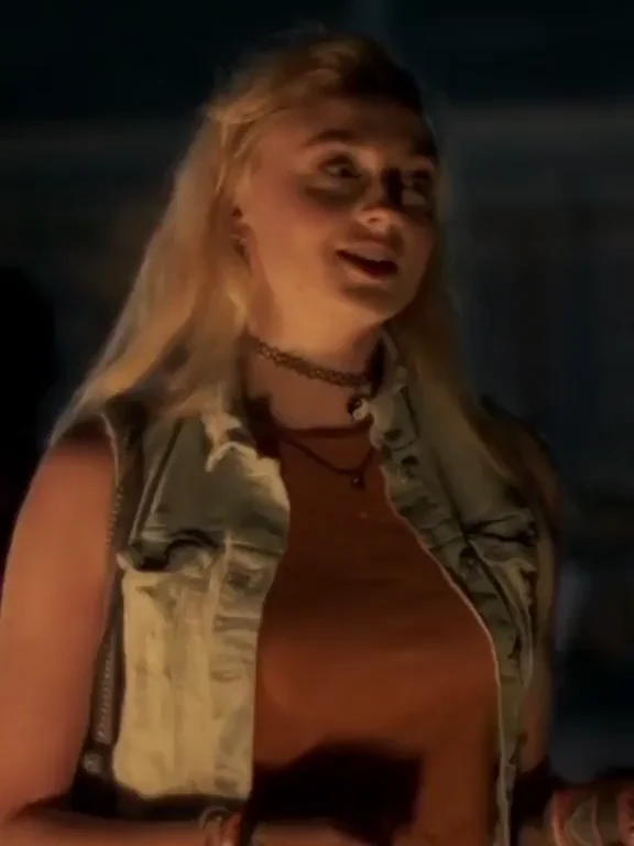 Sophie Turner in Josie (2018)