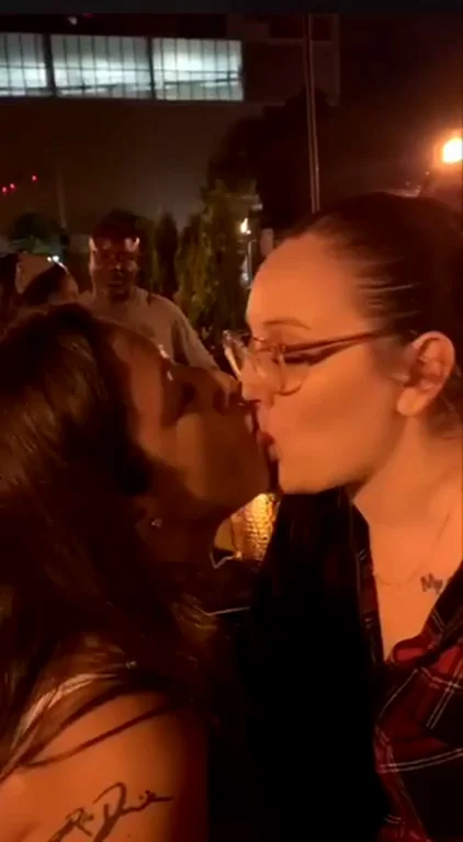Hot Slutty Girls Kissing & I Fucking Loved It! 💋👩‍❤️‍💋‍👩