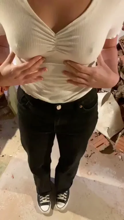 Ever wondered what would happen if a girl answers to the catcalls of a construction worker? [gif]