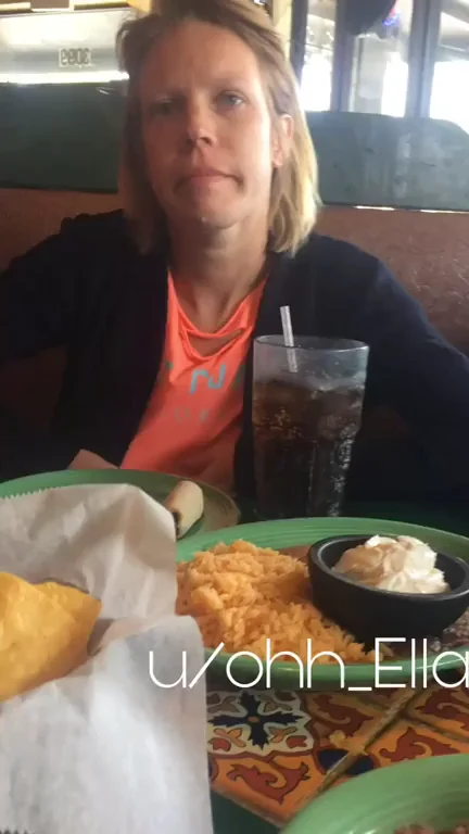 Blonde Slut's Heart-Pounding First Public Boob Flash at the Diner