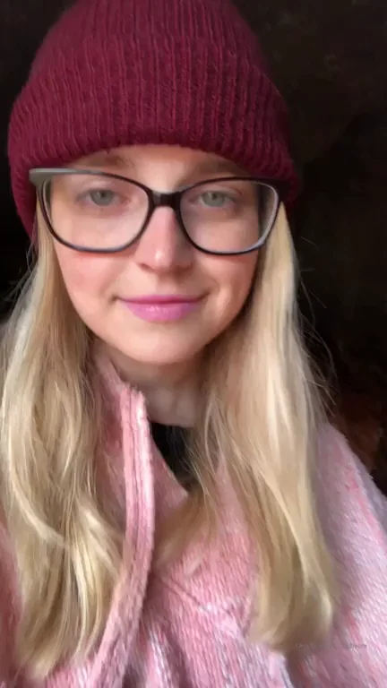 😲 Wasn't Expecting That Cute Beanie Slut's Ass Spread! 🍑🔥