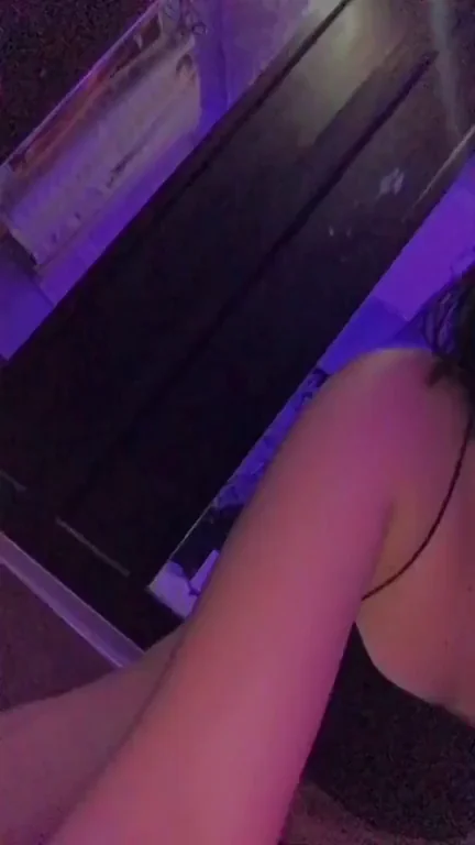 Any naughty daddies wanna slap my ass? Smash or Pass? Shanna 19 [F] single filipina ??