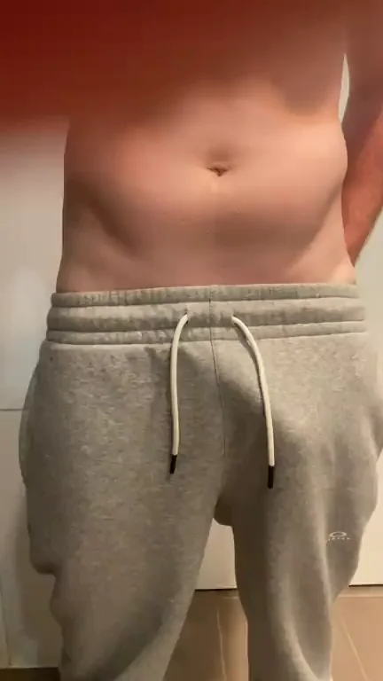 [M] Up if you like grey pants?