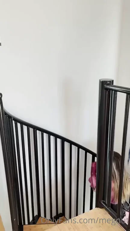 M3gnutt's Killer Curves & Massive Tits Cameltoe Tease 🔥🍑