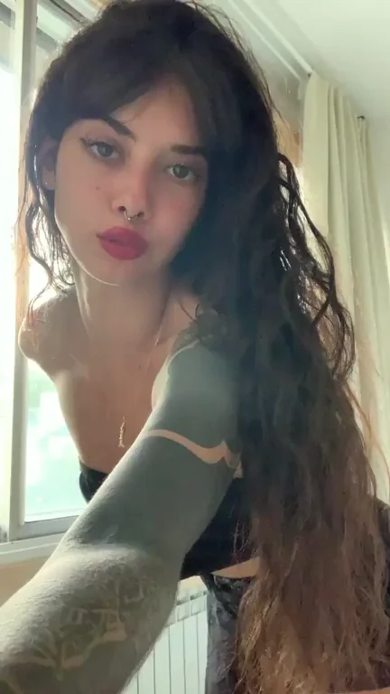 did anyone order a petite latina gf or?