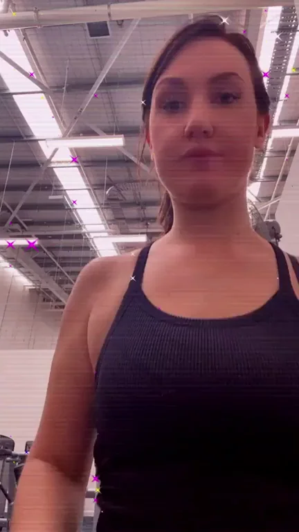 Flashing the guys at the gym ?