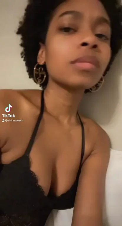 Pose!