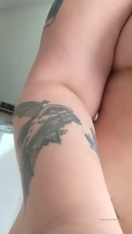 Thick PAWG Slut Spreads Her Juicy Ass in Kitchen 🍑🔥