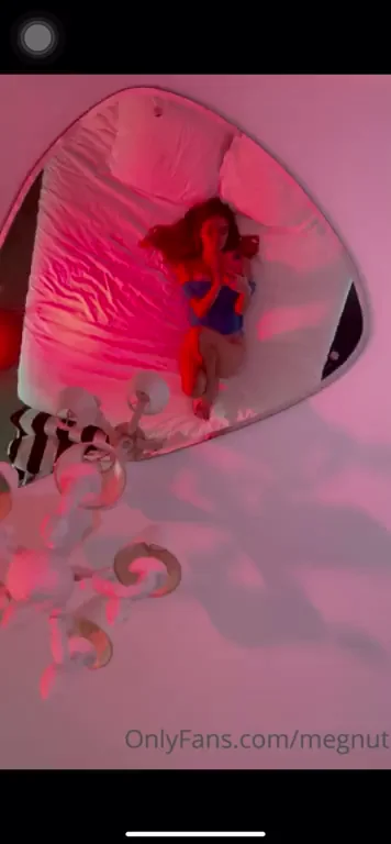 🔥 M3gnutt's Perfect Slutty Body Tease on Bed 💦