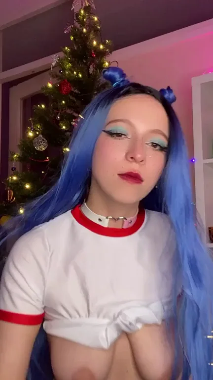 Be Honest 😏 Do Ya Love My Natural Juicy Tits? 🎄🔥