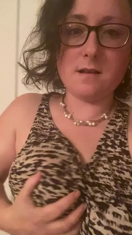 🤫 Hubby's Clueless: My Secret Cleavage Tease 😘💋