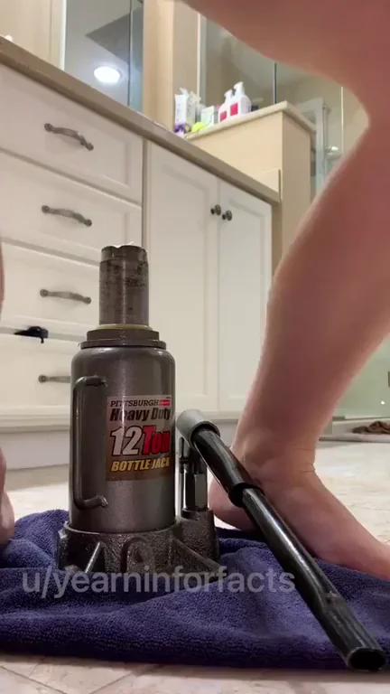 Sped-Up Jackstand Pussy Pump ? Watch It Grow Inside Her Slutty Hole! ?