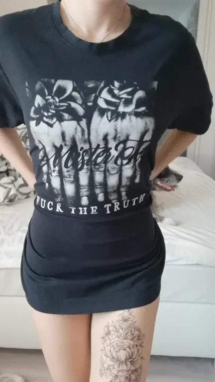 I am embarrassed about my little ass, hope you like it (OC)