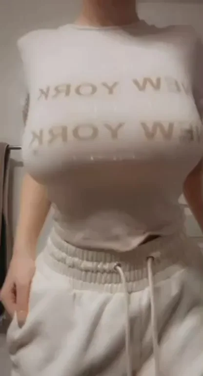 Do you like how these natural DDD’s sit on my tiny waist & 5’1 frame?