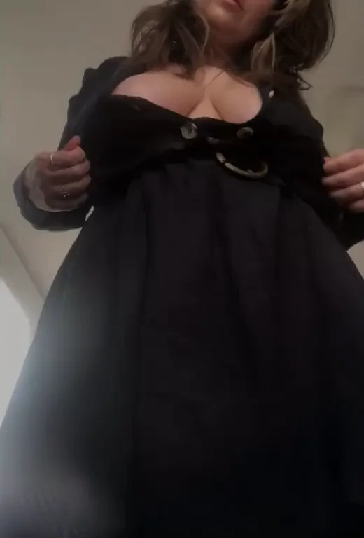 Easy Access Dress for Massive MILF Tits 😈🍒
