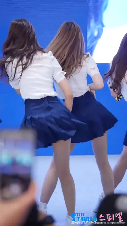 Jeon Somi Schoolgirl Skirt Tease 💋🔥