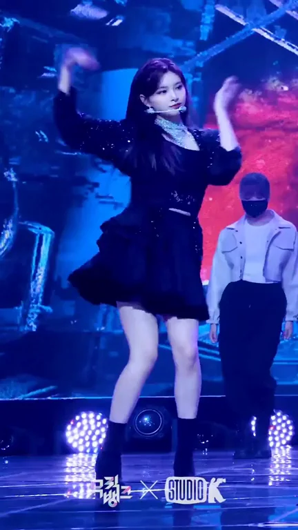 EVERGLOW - Yiren Ass ???
