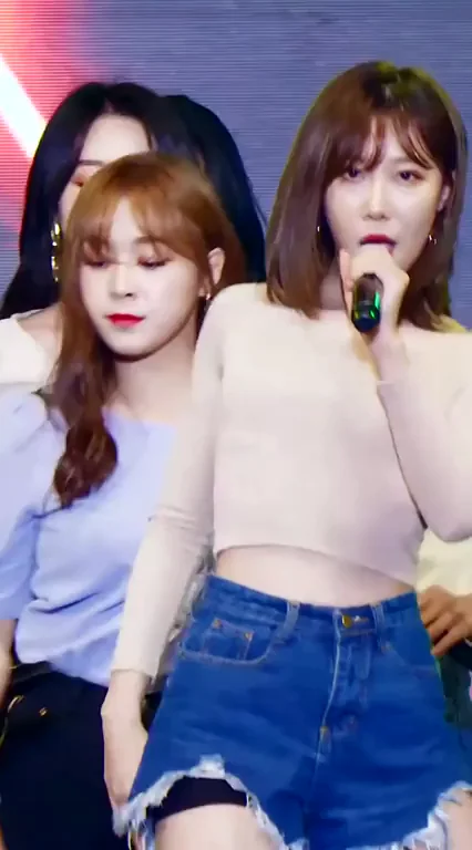 Dreamcatcher Handong: K-Pop Idol's Slutty Crop Top Tease & Daisy Duke Grind