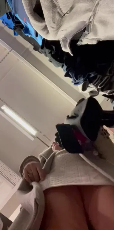 Flashing my pussy in the shops. No panties make me feel sexy