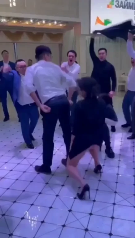 🍑 Shaking That Juicy Ass Off at the Party 🔥