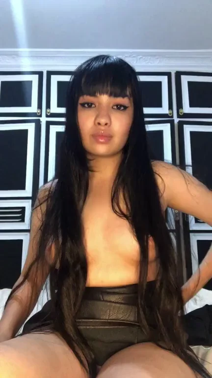 FREE Trial on my OnlyFans for new Subscribers ? Link below in the Comments + pinned in my Profile ?