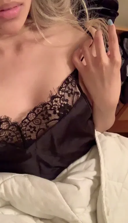 I Wanna Fuck This Sexy Asian Tease in Lace 😈🍑