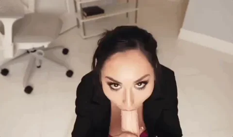 🔥 Reya Sunshine's Steamy Secretary Slurps Huge Cock! 💦🍆