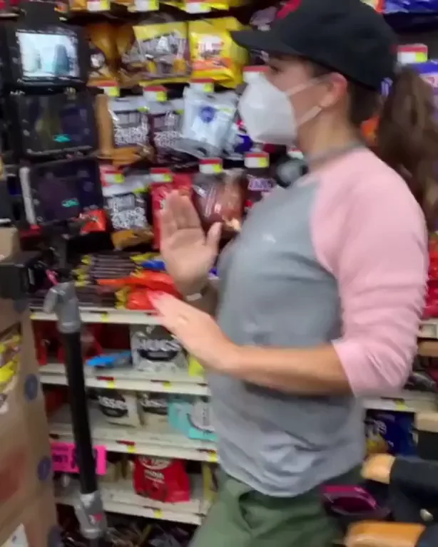 Melissa Fumero's Juicy Celebrity Ass in Tight Cargos at the Store
