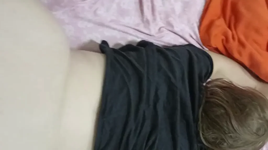 Reddit Slut Multitasks: Chatting While Getting Pounded Raw