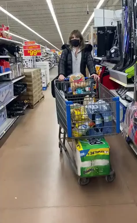Hotwife's Naughty Walmart Public Flash Debut