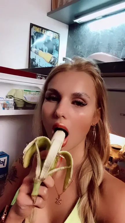 Blonde Babe Can't Pick BBC or Banana 🍌🍆🔥