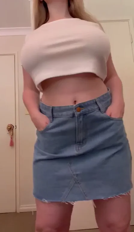 Blonde Slut's Massive Tits Bounce: Hard in Class? 🍈🍈💦