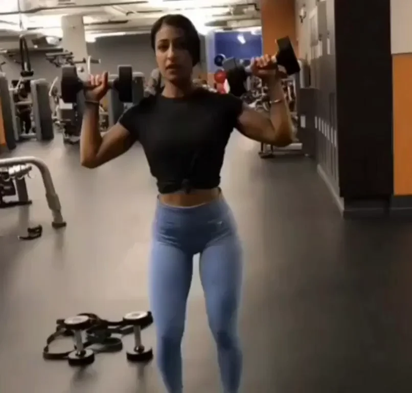 Fit Ebony Babe Flexes: Fuckdoll Material? 💪🍑🔥