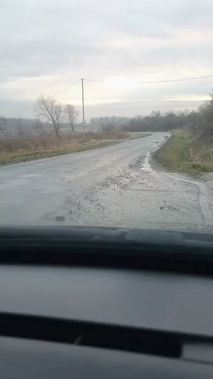 Three cars passed, but luckily - zero collisions. Heh [F]