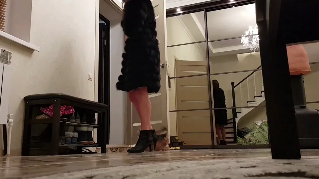 🔥 Delivery Guy Gets Naughty Flash [F] 😈