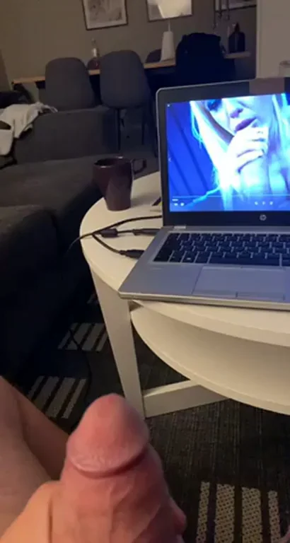 Jerking My Thick Cock to Sexy Babe on Screen 💦🔥