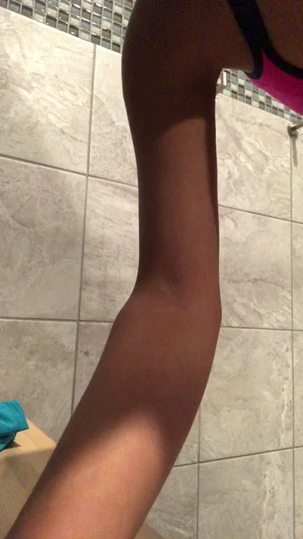 Oh my god half way thru my workout I forgot I had this in me oh my god I hope no one saw it thru my leggings (f) oldie lol