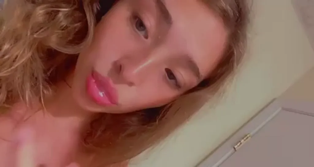 I love to show off my pink pussyy and get attention lolll ???????????