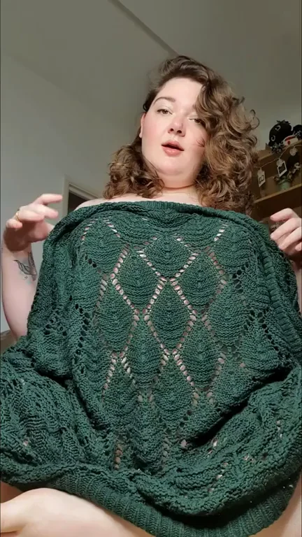 BBW Babe Teases Her Bite-Sized Titties 😍🍒