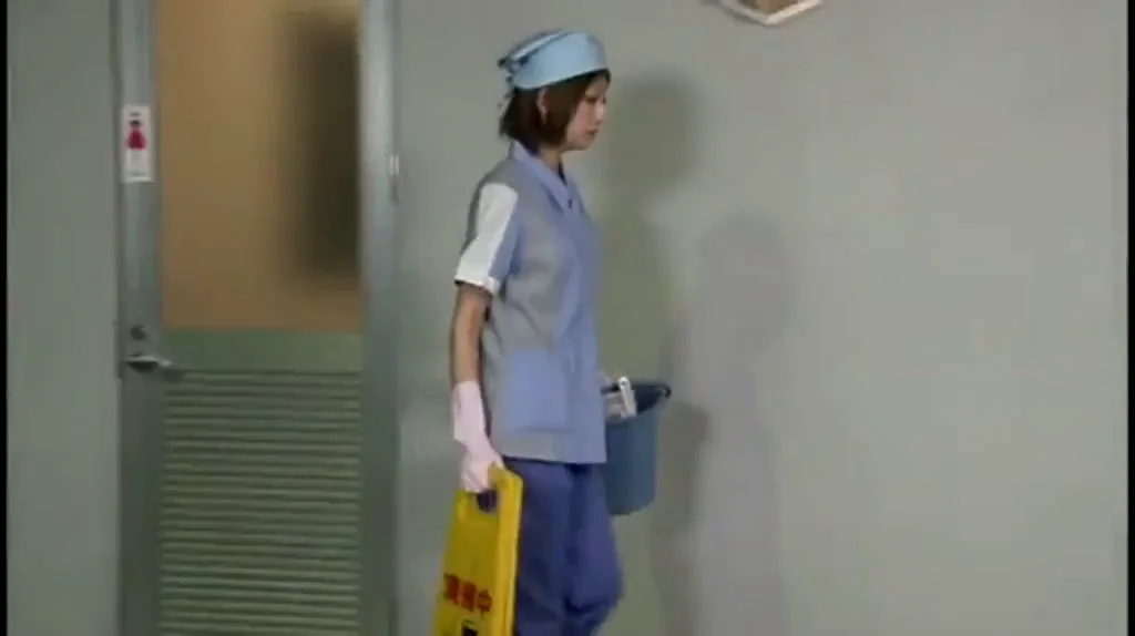 Man interrupts cleaning duties and ends up unlucky.