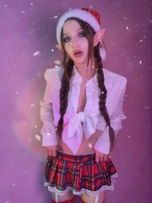 I’m your Christmas present, unwrap me! ???