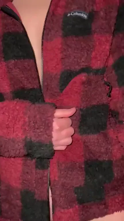There’s enough room for 2 in this jumper?